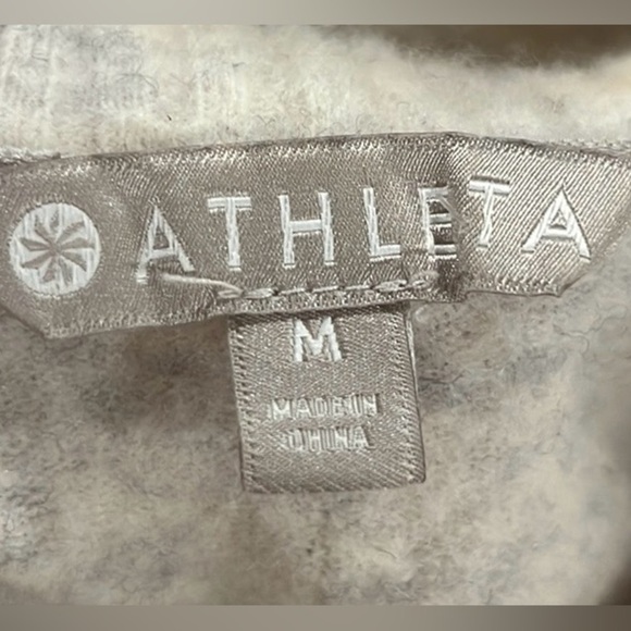 Athleta women’s transit merino wool blend turt sweater size Medium - Picture 8 of 9